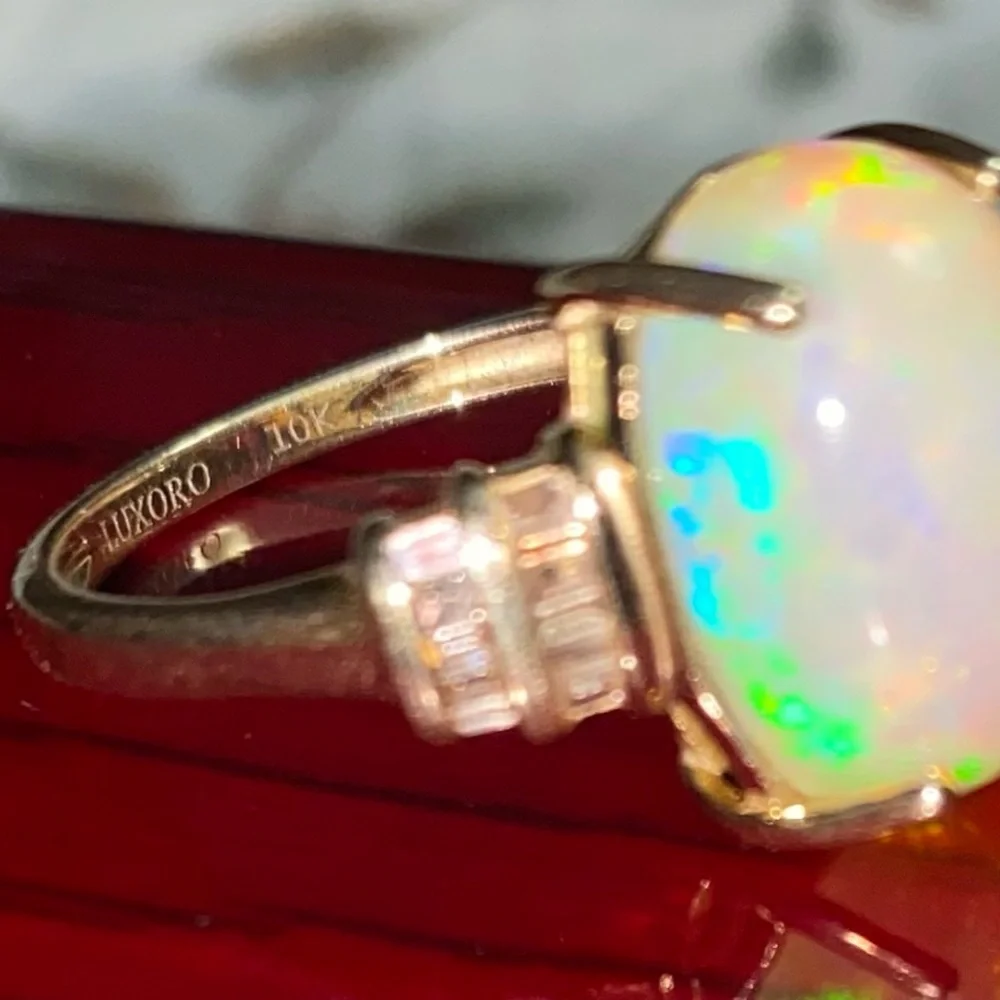 AAA Ethiopian Welo 7.56 cwt Opal and G-H SI Diamond Ring in 10 k gold size 7